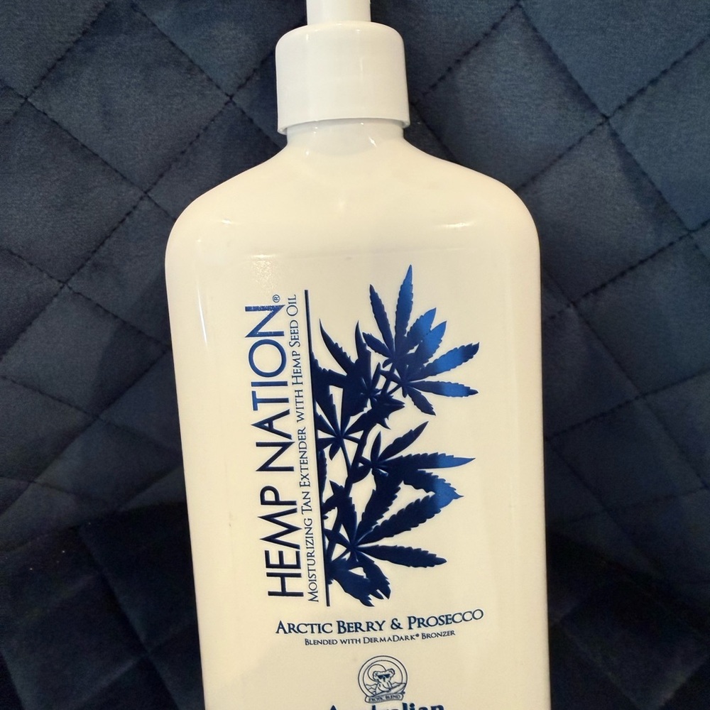 Hempz Arctic Berry & Prosecco Tan Extender Bottle - White with Blue Label